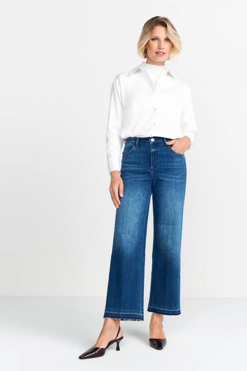 Denim mit ausgefranstem Saum