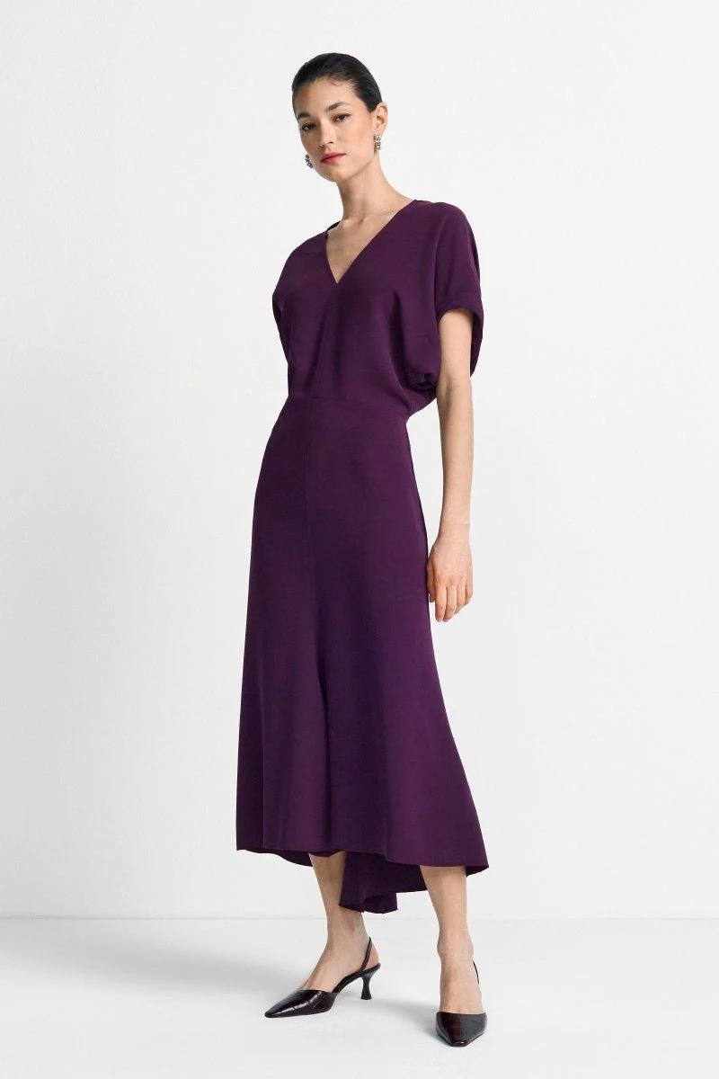 Tailliertes Midikleid mit V-Ausschnitt - Image 7