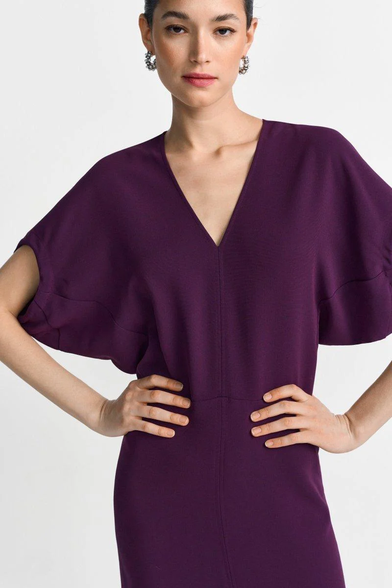 Tailliertes Midikleid mit V-Ausschnitt - Image 8
