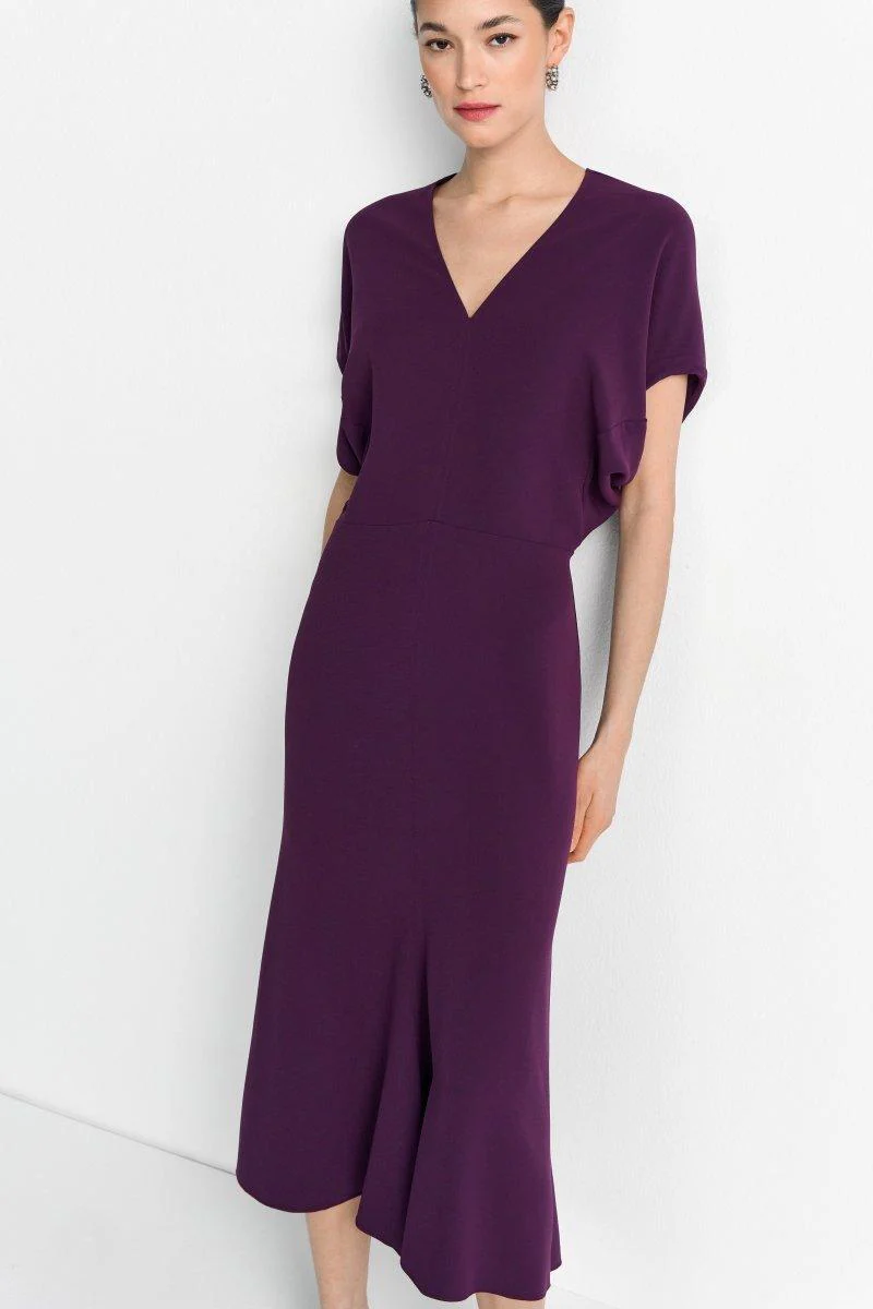 Tailliertes Midikleid mit V-Ausschnitt - Image 9